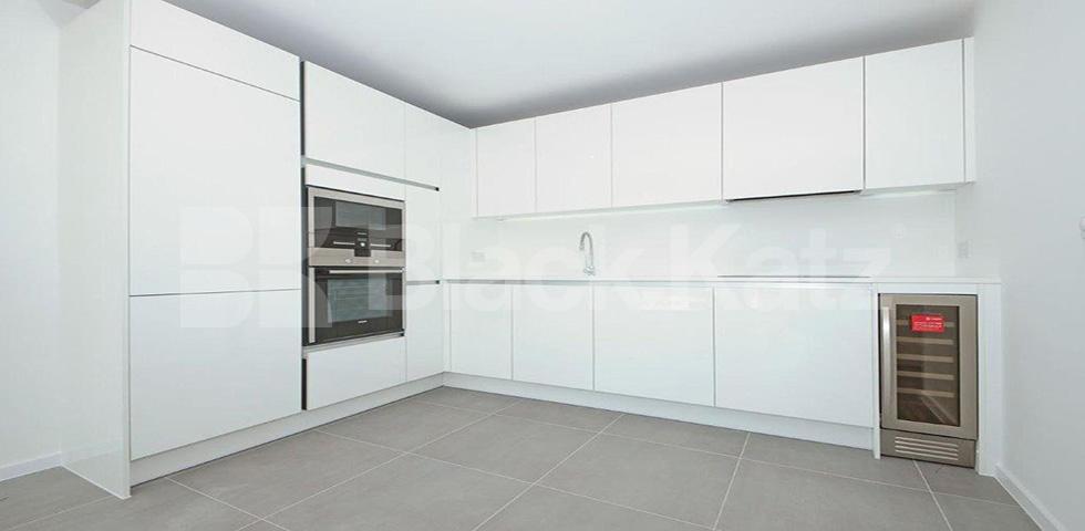 			NEW INSTRUCTION , 1 Bedroom, 1 bath, 1 reception Apartment			 Rosler Building. Ewer Street., London Bridge